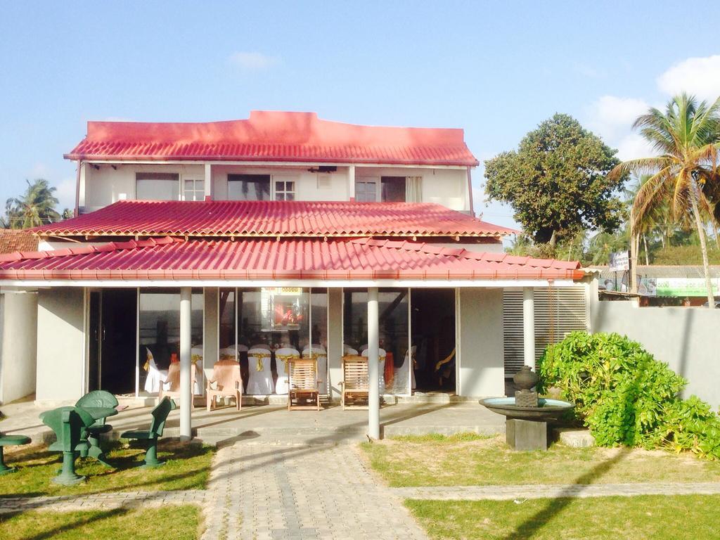 Rainbow Beach Hotel Hikkaduwa Exteriör bild