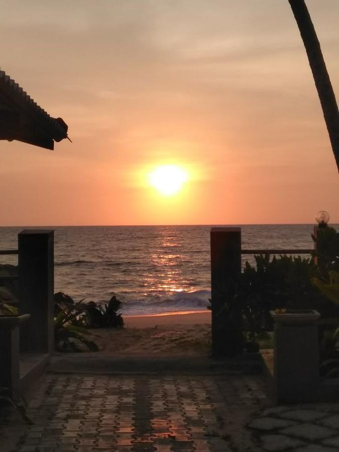 Rainbow Beach Hotel Hikkaduwa Exteriör bild
