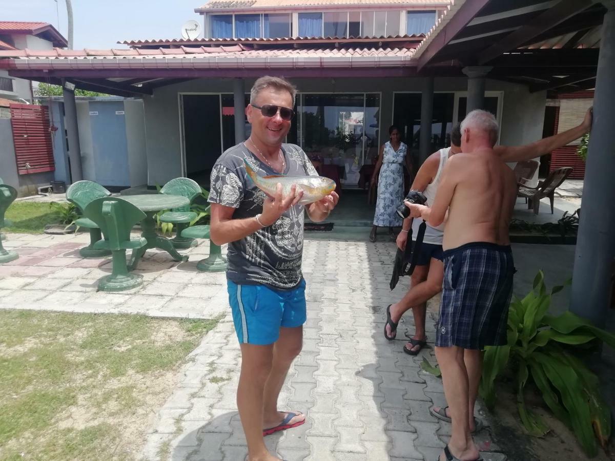 Rainbow Beach Hotel Hikkaduwa Exteriör bild