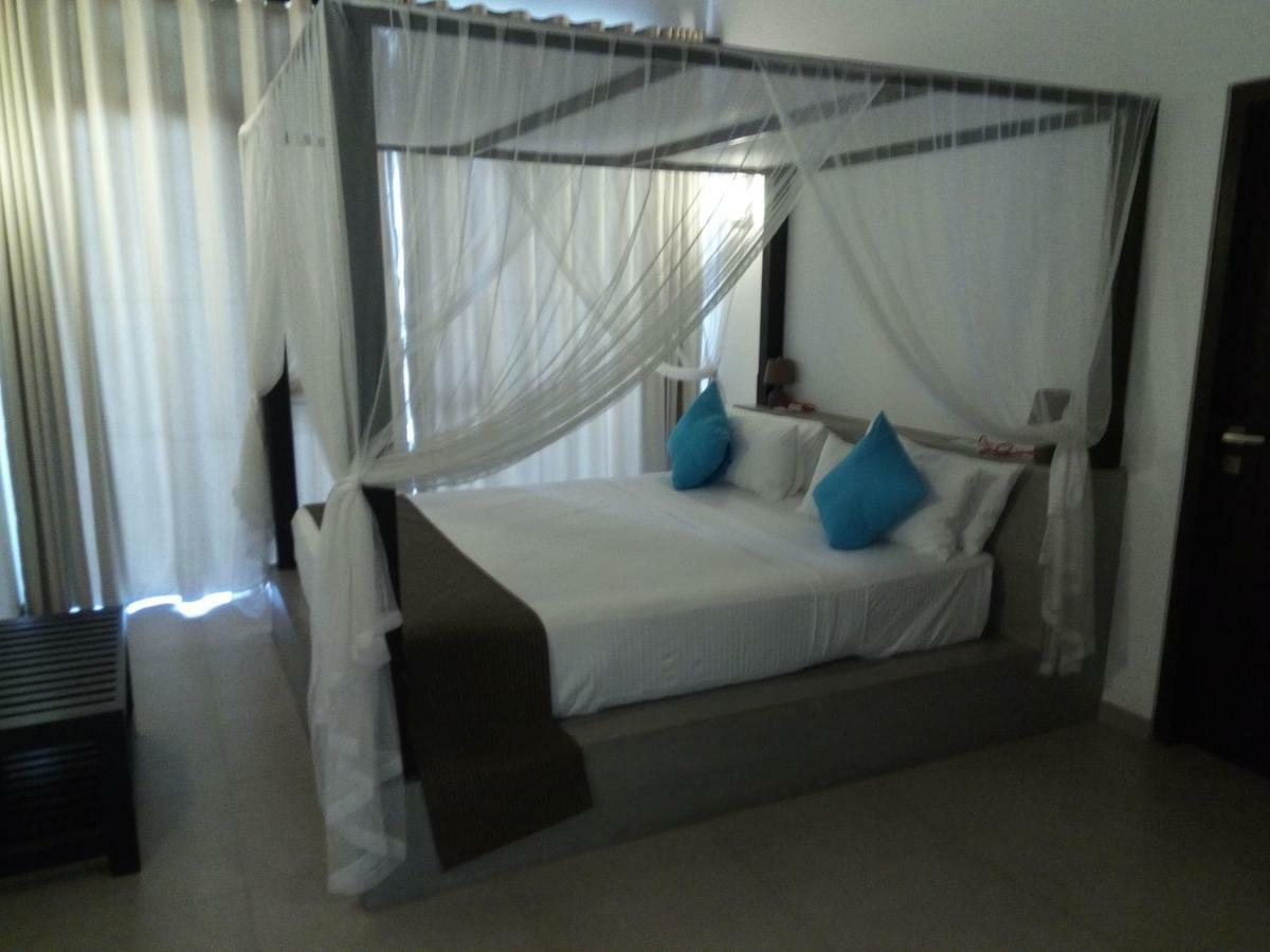 Rainbow Beach Hotel Hikkaduwa Exteriör bild