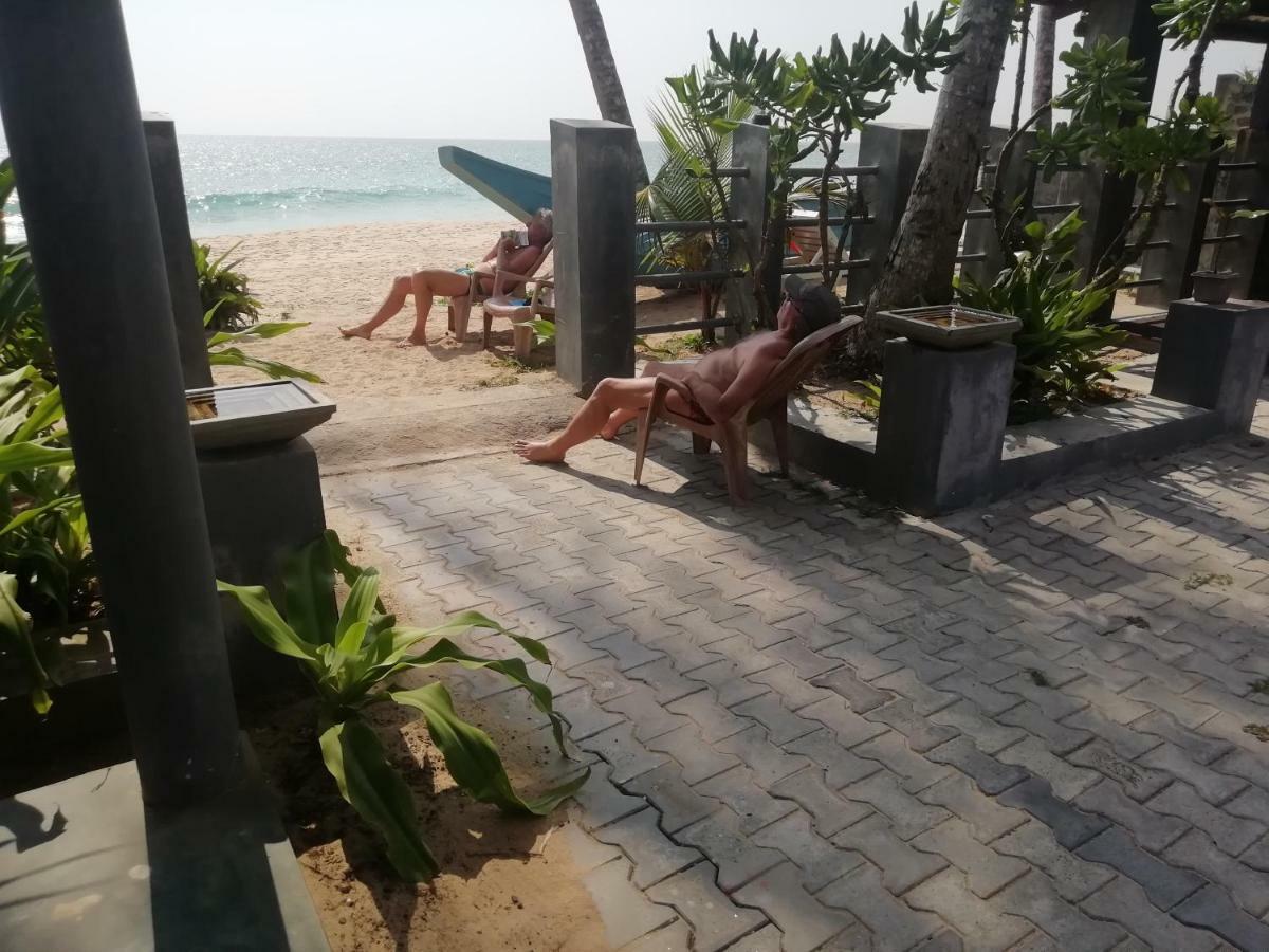 Rainbow Beach Hotel Hikkaduwa Exteriör bild